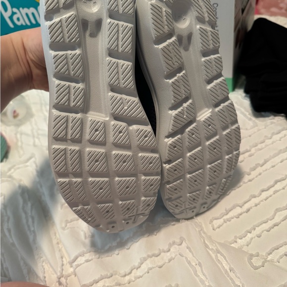 Girl’s Under Armour Shoes NEW - Picture 3 of 4